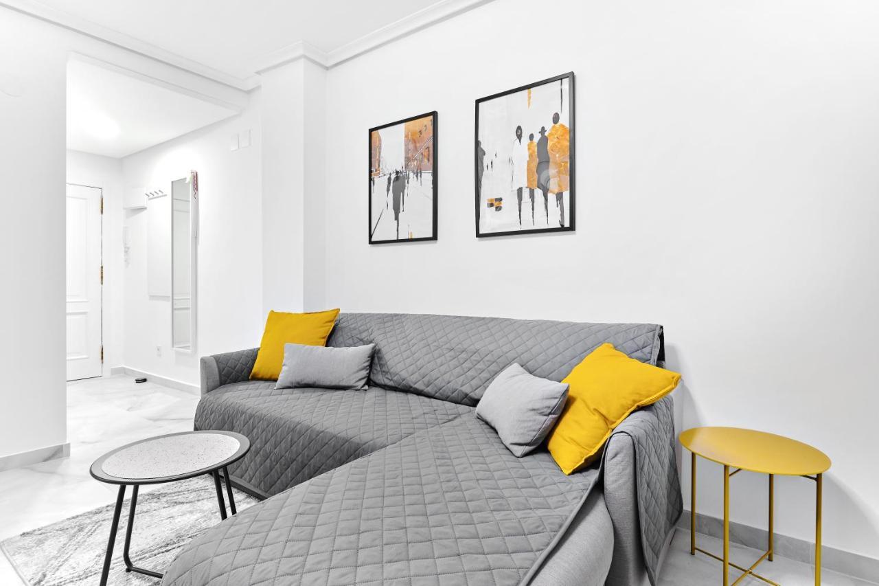 Lovely Sunny Apartment With Shared Pool And Private Parking Torrevieja Buitenkant foto