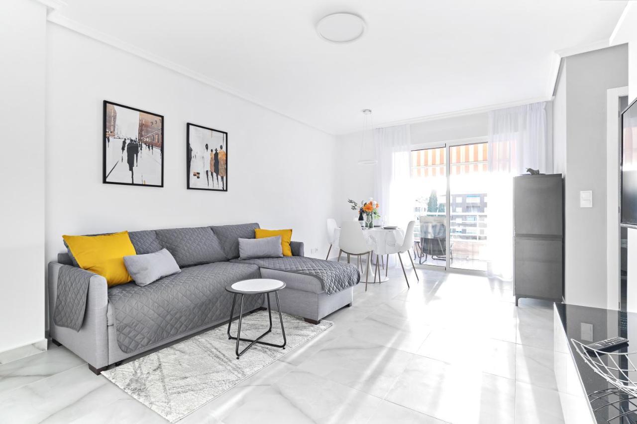 Lovely Sunny Apartment With Shared Pool And Private Parking Torrevieja Buitenkant foto