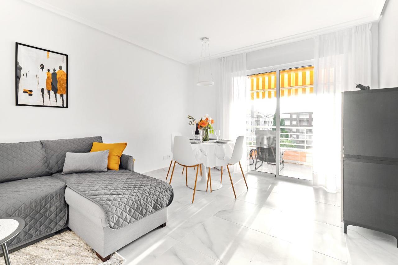 Lovely Sunny Apartment With Shared Pool And Private Parking Torrevieja Buitenkant foto