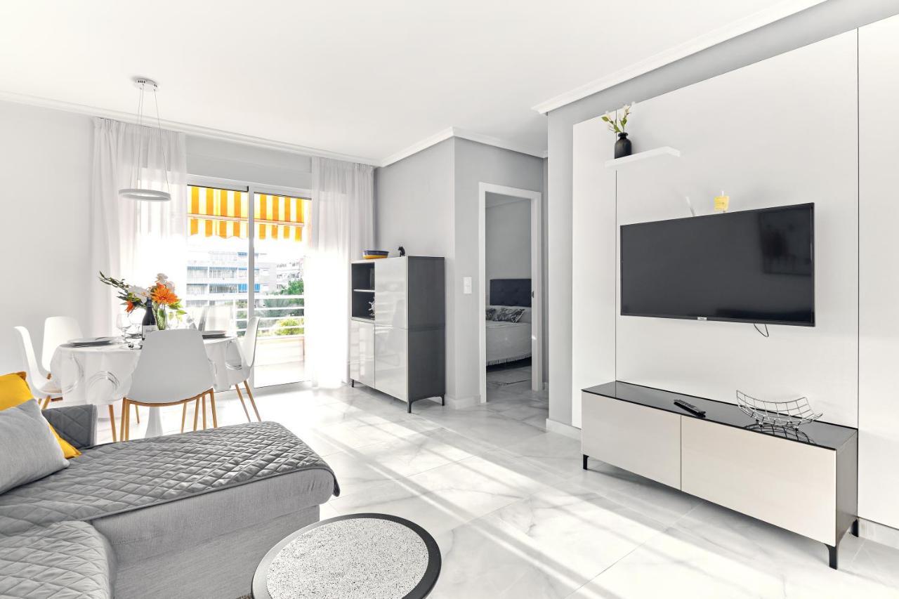 Lovely Sunny Apartment With Shared Pool And Private Parking Torrevieja Buitenkant foto