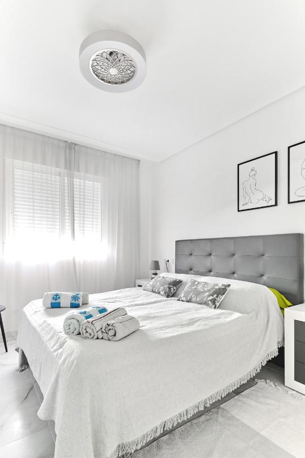 Lovely Sunny Apartment With Shared Pool And Private Parking Torrevieja Buitenkant foto